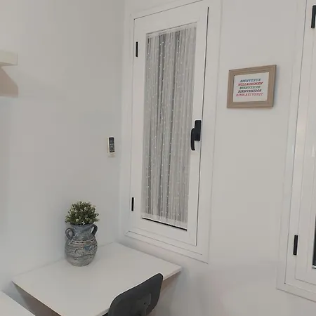 Flat In - Perfect Location Apartment