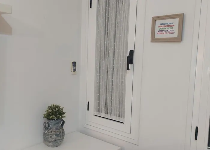 Flat In - Perfect Location Apartment